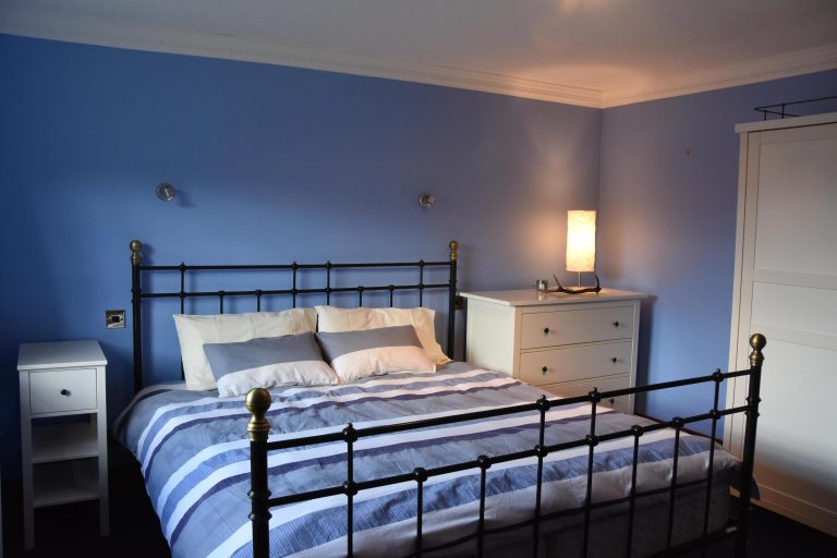 14 Blue bedroom